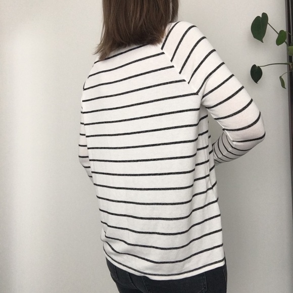 3/$20 NWT Old Navy Luxe Striped Raglan Sleeve Tee, size Small 🖤 - Picture 5 of 12